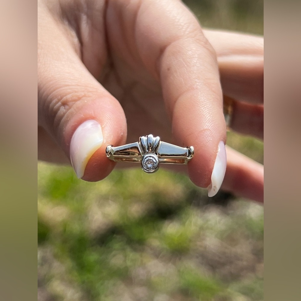 14k & Diamond Decorative Right Hand Ring in Starburst Design (Modernist) - Picture 7 of 9